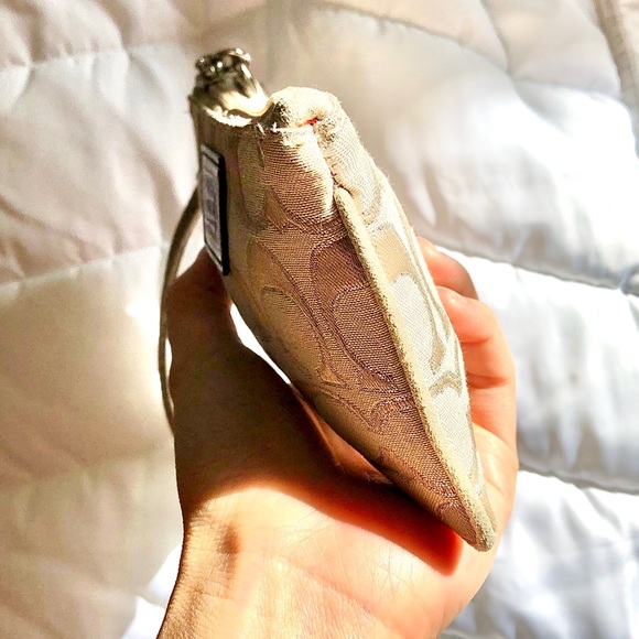 COACH⚡️Auth Signature Jacquard Poppy Wristlet - Picture 4 of 9